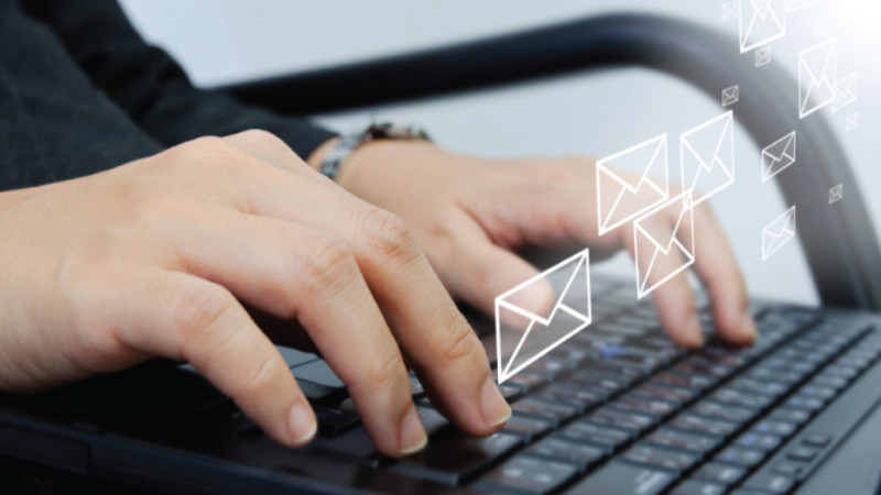 Nhắn tin với V9bet qua email để xử lý tình huống nhanh nhất